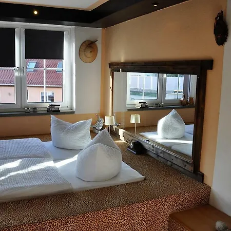 Апартаменты Ferienwohnung 1 Am Geiseltalsee